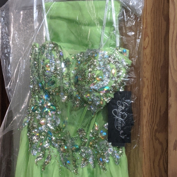 Elizabeth K GL1085 Prom/pageant gown - Picture 3 of 4